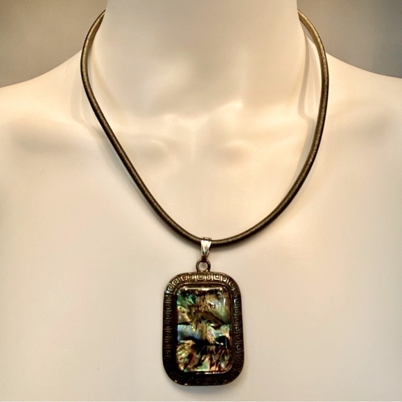 Vintage Paua Shell Colorful Pendant Necklace - Picture 1 of 5